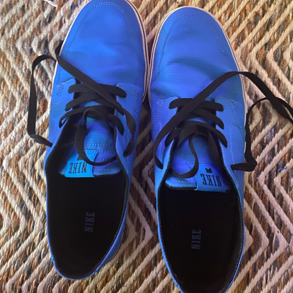 Men’s Nike sneakers